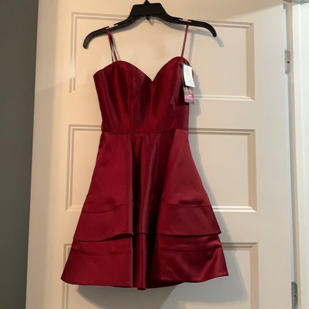 Beautiful brand new wine color dress 😍